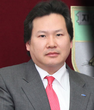 맷값 폭행' 최철원, 국내 체류… 구속 청원 '빗발' < 경제 < 기사본문 - 뉴스포스트