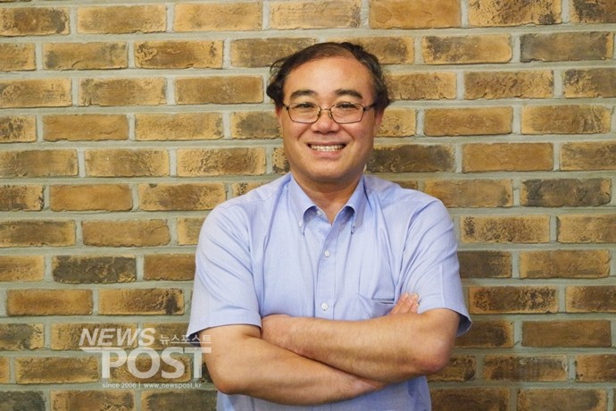 음악 평론가 임진모 임진모 음악평론가 인터뷰 인물 사진