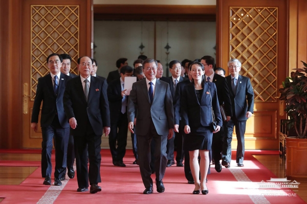 지난 10일 문재인 대통령은 북한 고위급대표단과 함께 청와대에서 만나 남북정상회담을 제안받았다. (사진=청와대 제공)