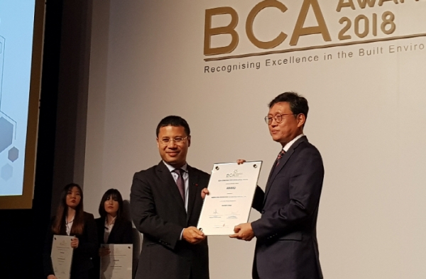 쌍용건설이 최근 싱가포르에서 `2018 건설대상`을 수상했다. (사진=쌍용건설)