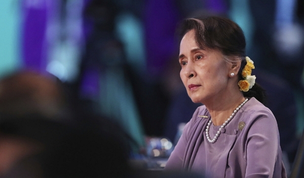 로힝야족 학살 사태에 대한 침묵으로 국제 사회로부터 비난을 받고 있는 아웅산 수치 미얀마 국가 자문겸 외무 장관. (사진=뉴시스)