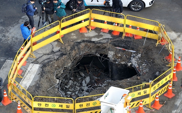 지난 24일 서울 KT 아현국사에서 화재가 발생했다. (사진=뉴시스)