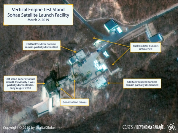 2019년 3월 2일 북한 동창리 미사일 발사장 일대를 촬영한 위성사진.  수직 엔진 실험장에 두대의 건설 크레인이 포착됐다. (사진= beyondparallel.csis.org/저작권=DigitalGlobe)