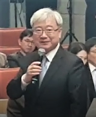 SK텔레콤 사외이사와 감사위원으로 선임된 김석동 대표(사진=이상진 기자)