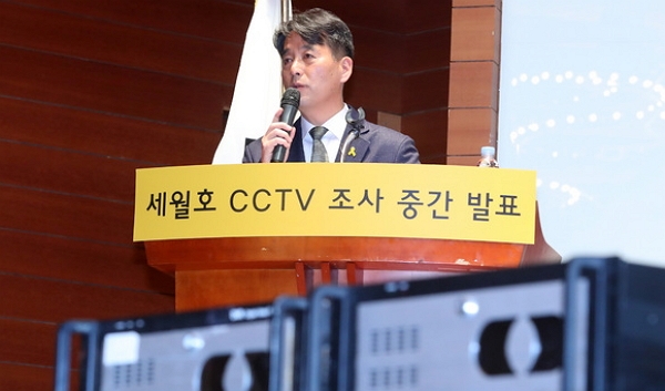 28일 박병우 세월호참사 진상규명 국장이 선체 내 DVR에 대한 중간 발표를 하고 있다. (사진=뉴시스)