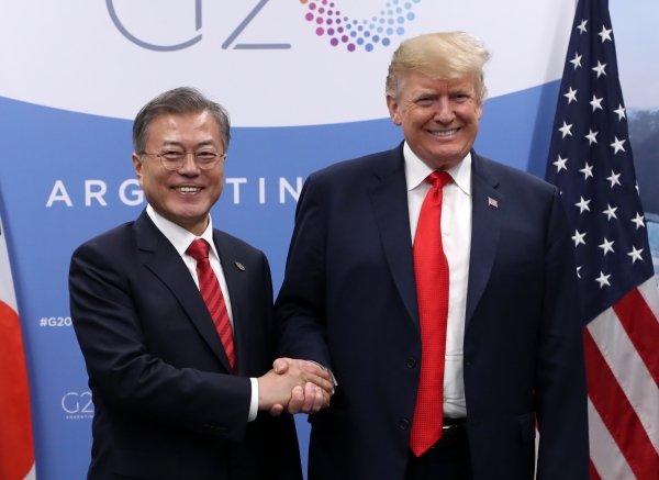 지난해 11월30일(현지시간) G20 행사를 계기로 만난 문 대통령과 트럼프 미 대통령. (사진=뉴시스)