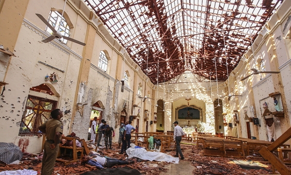 지난 21일(현지 시간) 스리랑카 네곰보 소재 성 세바스티안스 가톨릭 교회에서 테러가 발생했다. (사진=AP/뉴시스)