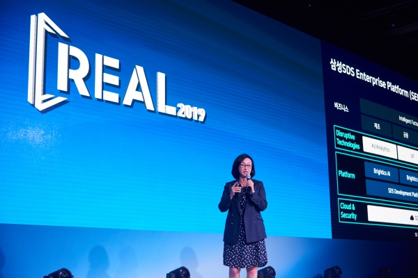 윤심 삼성SDS 연구소장이 'REAL 2019'에서 'Key Technologies in Digital Transformation' 주제로 두 번째 기조연설을 하고 있다.(사진=삼성SDS)