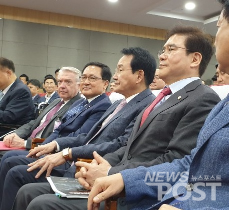 왼쪽부터 아서 허먼 박사, 유영민 장관, 변재일 의원, 김성태 의원(사진=이상진 기자)