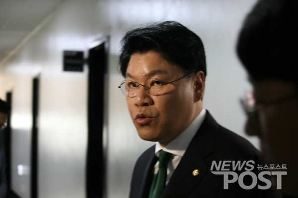 정개특위 후 백브리핑 하는 장제원 한국당 의원, (사진=김혜선 기자)