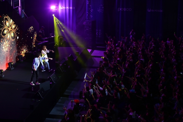 지 22일 포스코센터에서 가수 윤미래가 포스코콘서트 무대를 장식하고 있다. (사진=포스코)