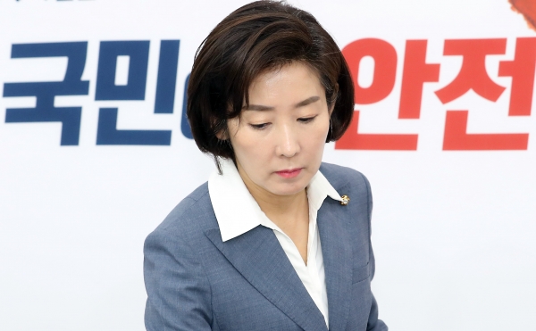 31일 서울 여의도 국회에서 자유한국당 나경원 원내대표가 북한 미사일 발사 관련 긴급 브리핑을 하고 있다. (사진=뉴시스)