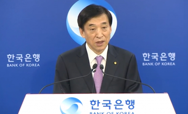 이주열 한국은행 총재가 통화정책방향에 대한 기자간담회에서 답변을 하고 있다. (사진=한국은행 홈페이지)