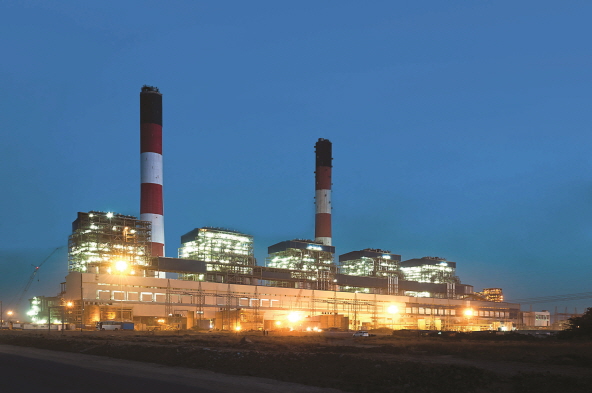 두산중공업이 준공한 초대형 발전 플랜트 문드라 석탄화력발전소. 인도 5개 주에 전력을 공급하는 4000MW급 규모다. (사진=두산중공업 제공)