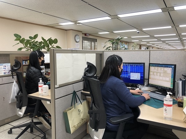 서울 강남구 역삼동 신한은행 고객상담센터 사무실의 파티션 공사 전, 후. (사진=신한은행)