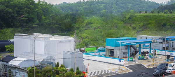 서울 강동구 소재 GS칼텍스 융복합 에너지 스테이션(왼쪽 수소충전소, 가운데 셀프주유소, 오른쪽 LPG충전소). (사진=GS칼텍스 제공)