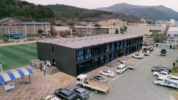 차세대 친환경 건축공법인 스틸 모듈러로 제작한 고창고등학교. (사진=포스코 제공)