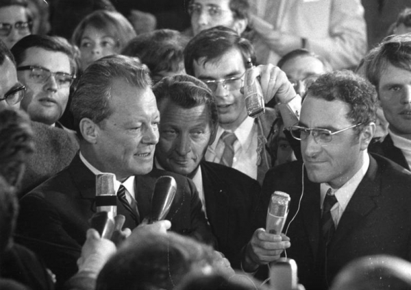 서독 연방수상인 빌리 브란트(왼쪽)는 1973년 시정연설에서 본(Bonn)을 '임시수도'가 아닌 '연방수도 본'이라고 발언해 수도로서의 본의 위상을 강화하기도 했다. (사진=Wikimedia Commons)