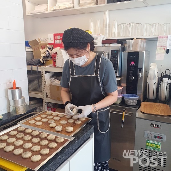 ​ ​  서울 노원구에서 3년째 마카롱 카페를 운영하고 있는 권순정씨. (사진=이해리 기자)