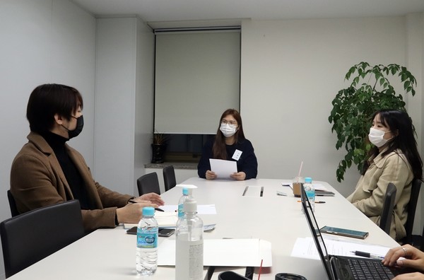 〈뉴스포스트〉는 지난 2일 서울 송파구 잠실동 뉴스포스트 본사에서 '딩크족 차담회'를 열고 딩크족에 대한 인식과 갈등, 저출산 정책 등에 대해 이야기를 나눴다. (사진=뉴스포스트 이해리 기자)