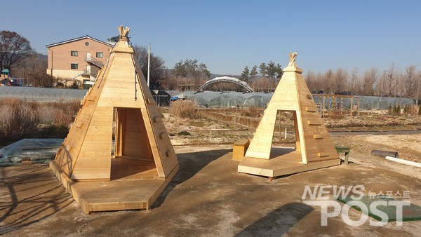 아이들이 직접 제작한 아지트 두개. 내년에는 더 멋진 모습으로 바뀔 예정이다 (사진=홍여정 기자)