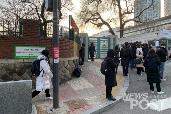 3일 이날 오전 서울 중구 이화여자외국어고등학교로 수험생들이 입실하고 있다. (사진=뉴스포스트 이별님 기자)