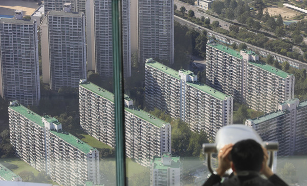 서울 송파구 롯데월드타워에서 바라본 아파트 밀집 단지의 모습.  (사진=뉴시스)