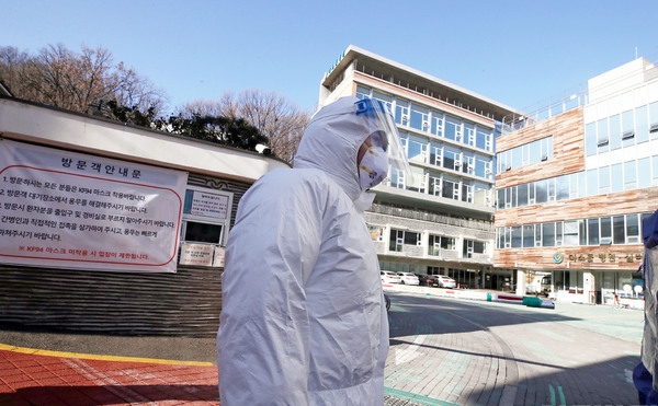 코로나19 집단 감염이 발발한 서울 구로구의 한 요양병원. (사진=뉴시스)