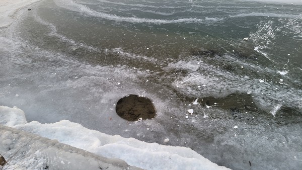 9일 맹추위에 얼어붙은 한강. (사진=뉴스포스트 김혜선 기자)