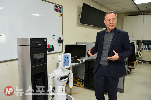 ​최종석 KIST 지능로봇연구단 단장은 미래 로봇산업은 모빌리티가 주요한 축이 될 것라고 분석했다. (사진=한국과힉기술연구원 제공)