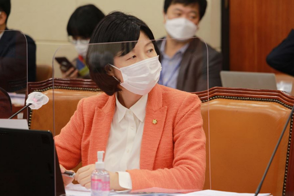 지난달 말 친족 성폭력 공소시효 폐지를 담은 성폭력 특별법 개정안을 발의한 무소속 양정숙 의원. (사진=양정숙 의원실 제공)