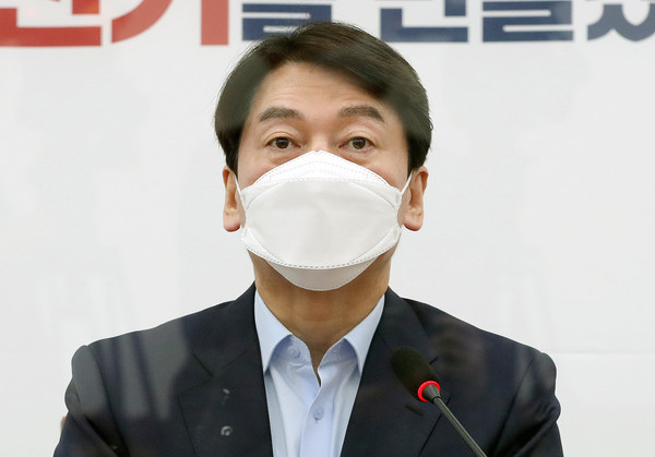 안철수 국민의당 대표가 22일 오전 서울 여의도 국회에서 열린 최고위원회의에서 모두발언을 하고 있다. (사진=공동취재사진)