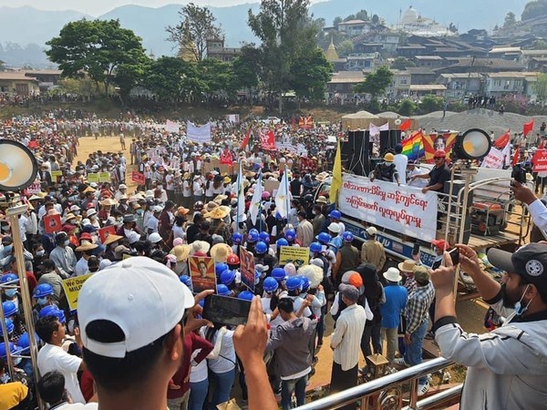 지난달 1일 이후 군부 쿠데타 이후 미얀마 전역에서 대규모 민주화 시위가 진행 중이다. (사진=트위터 갈무리)