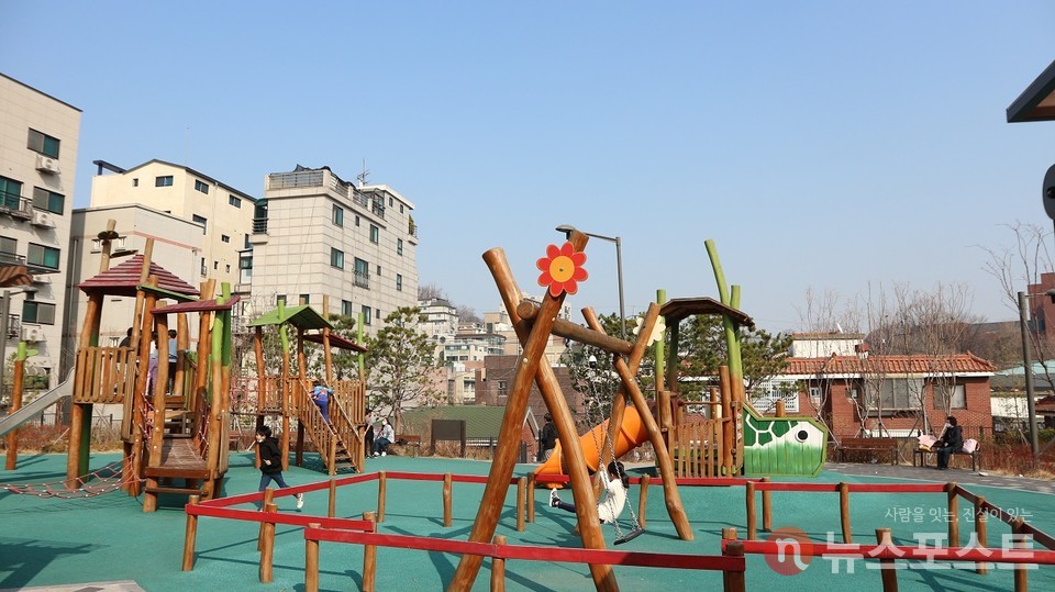 상도동 서울 강남초등학교 근처의 어린이놀이터. 이곳은 1943년에 만든 지도에도 공원 용지로 표시되어 있었다. (사진:뉴스포스트 강대호 기자)