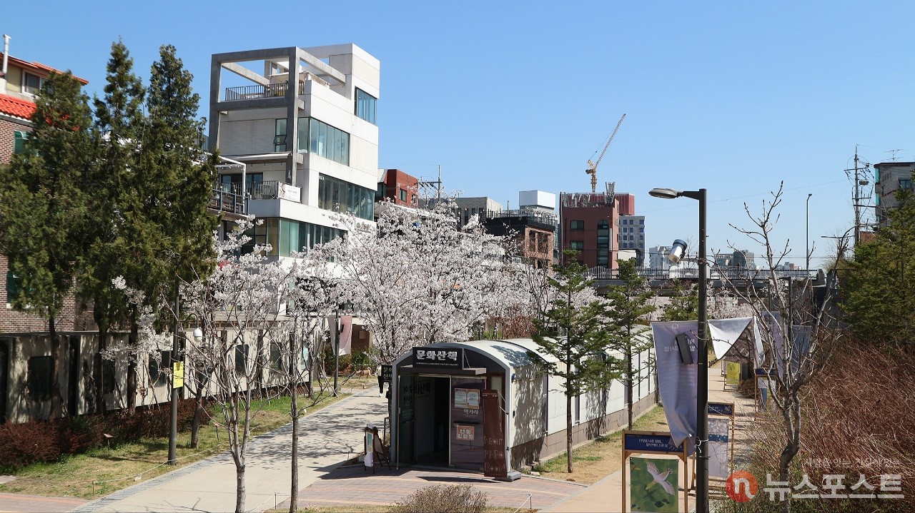 홍대앞 경의선 숲길. (사진: 뉴스포스트 강대호 기자)