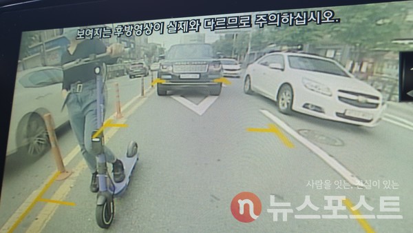 좌회전 차선에서 대기중인 공유 전동킥보드 이용자(사진=이은진(가명)씨 제공)