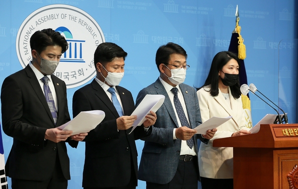 10일 서울 여의도 국회에서 신현영 더불어민주당 의원이 감염병 예방법 일부개정안 발의 관련 기자회견을 하고 있다. (사진=뉴시스)