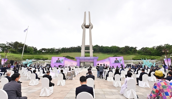 18일 오전 광주 북구 국립 5·18 민주묘지에서 5·18민주화운동 41주기 기념식이 열리고 있다. (사진=뉴시스)