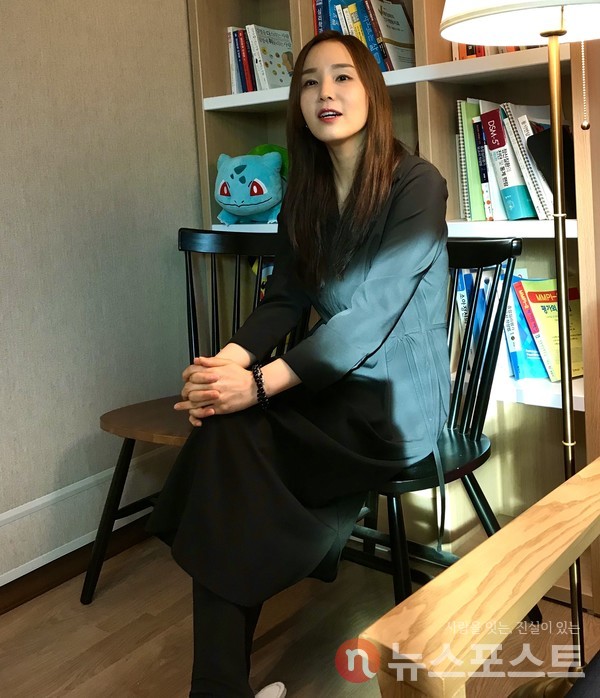 배우자의 잘못된 행동에 대한 '맥락적인 이해'가 중요하다고 설명하는 조영은 대표원장. (사진=뉴스포스트 이상진 기자)