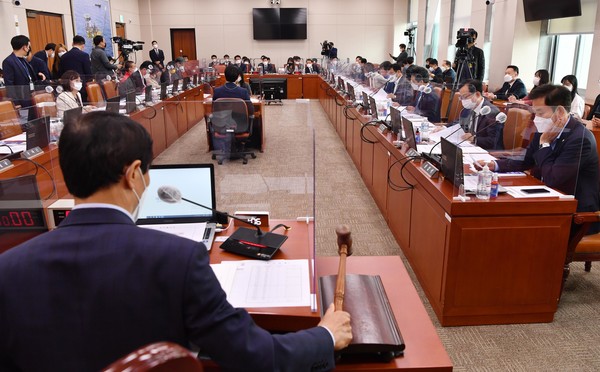 25일 서울 여의도 국회에서 산업통상자원중소벤처기업위원회 손실보상법 입법청문회가 열리고 있다. (사진=공동취재사진)