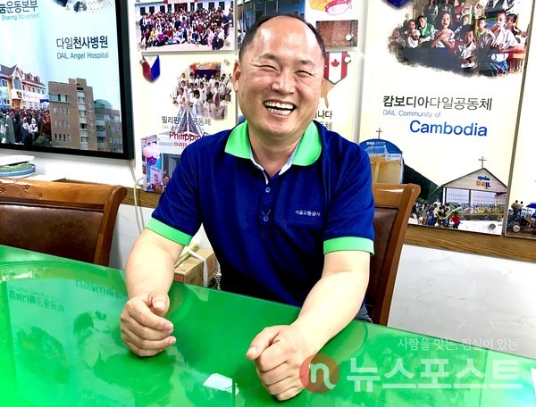 밥퍼 무료급식 수혜자들이 아버지 같다고 말하는 김동열 기관사. (사진=뉴스포스트 이상진 기자)