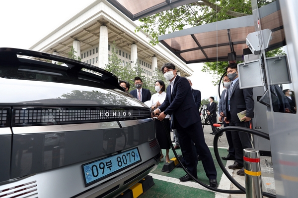 3일 서울 여의도 국회 경내 주차장에서 전기차 충전소 준공식이 열렸다. (사진=국회사무처 제공)