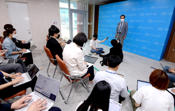 농지법 위반 혐의 해명하는 우상호 의원. (사진=공동취재사진)