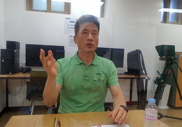 지난 16일  서울시어르신취업지원센터에서 진행한 인터뷰에서  홍수형 씨는 시니어들도 디지털 역량을 키우기 위해 적극 노력해야 한다고 말했다. (사진=뉴스포스트 이해리 기자)