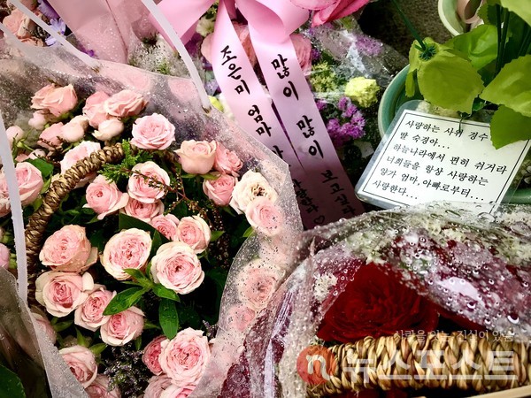 참사로 세상을 떠난 이들에게 보내는 헌화와 편지들. (사진=뉴스포스트 이상진 기자)
