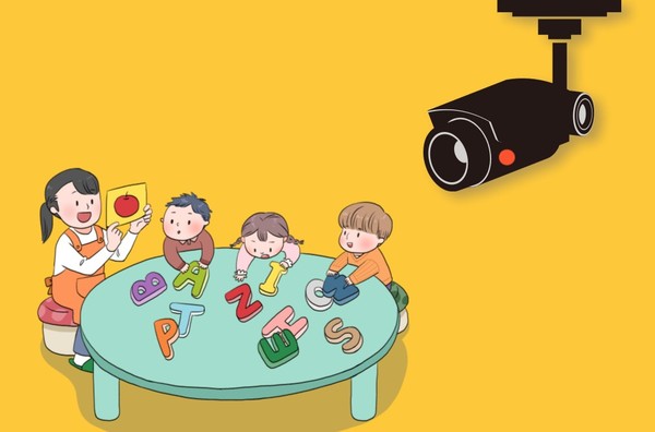 유치원 교실 내 CCTV 설치 의무 법안이 발의되자 시민단체와 유치원단체 간 의견이 엇갈리고 있다. (그래픽=뉴스포스트 강은지 기자)