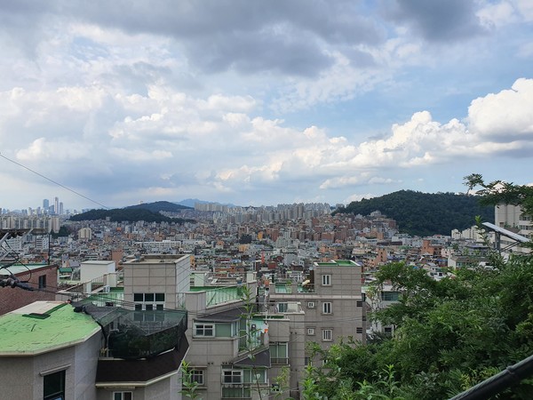 민병준 씨의 고시원이 위치한 관악 산자락의 풍경. (사진=뉴스포스트 이해리 기자)