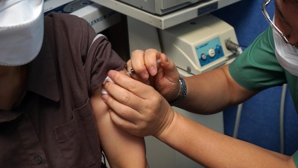26일 서울의 한 가정의학과에서 시민들이 화이자 백신을 접종 받고 있다. (사진=뉴스포스트 이해리 기자)