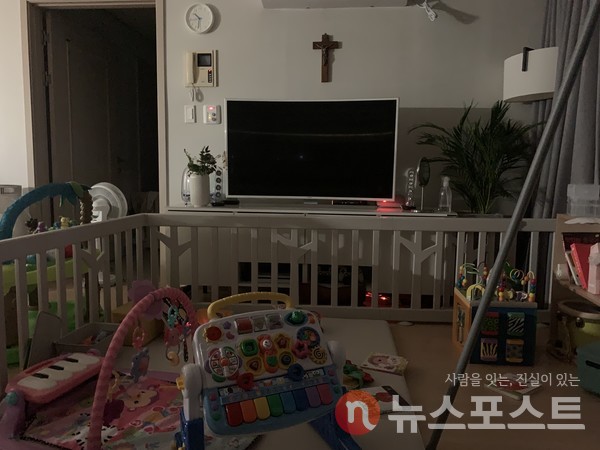 홀로 7개월이 갓 지난 아기를 키우는 박 씨는 아기를 재운 오후 10시 30분이 되서야 씻을 시간이 있다고 말했다. (사진=박민정 씨 제공) 