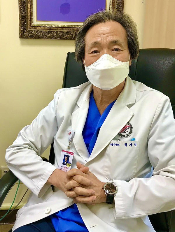 정기석 한림대 성심병원 호흡기내과 교수는 '사회적 거리두기' 완화는 시기상조라고 지적했다. (사진=뉴스포스트 이상진 기자)